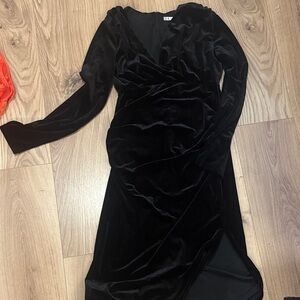 Chic Black Velvet Long Sleeve Dress